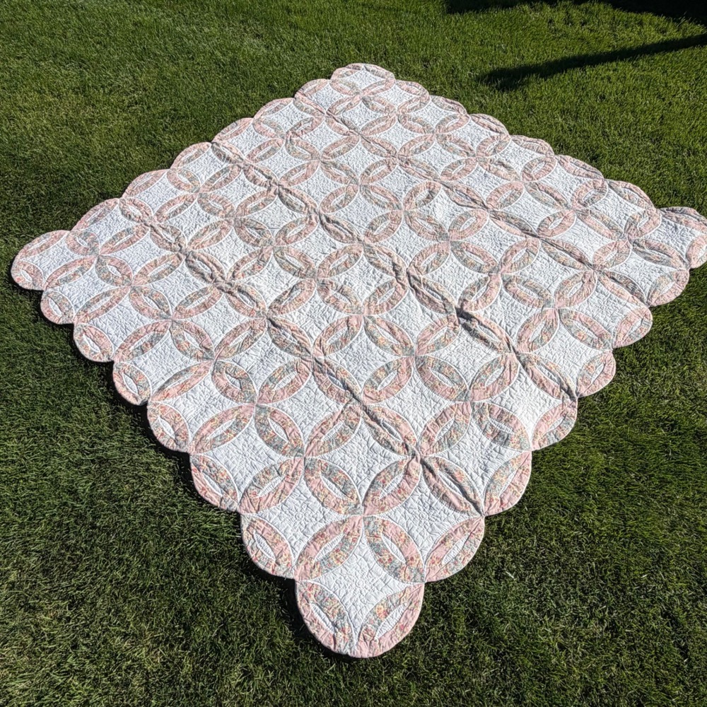 Double Wedding Ring Quilt Scalloped Edge Pink Floral White Cotton 83x83 Square